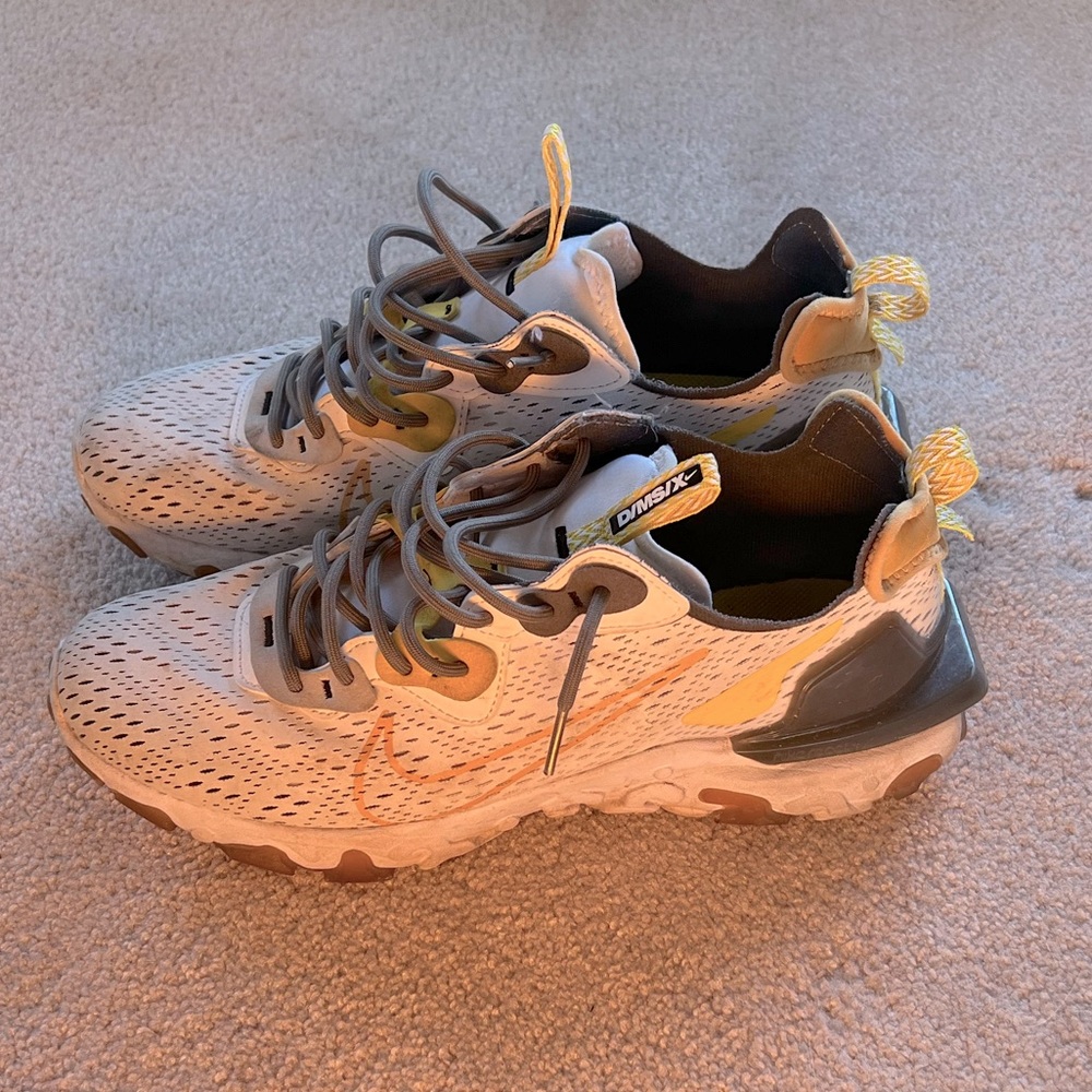 Nike Tennis Shoes